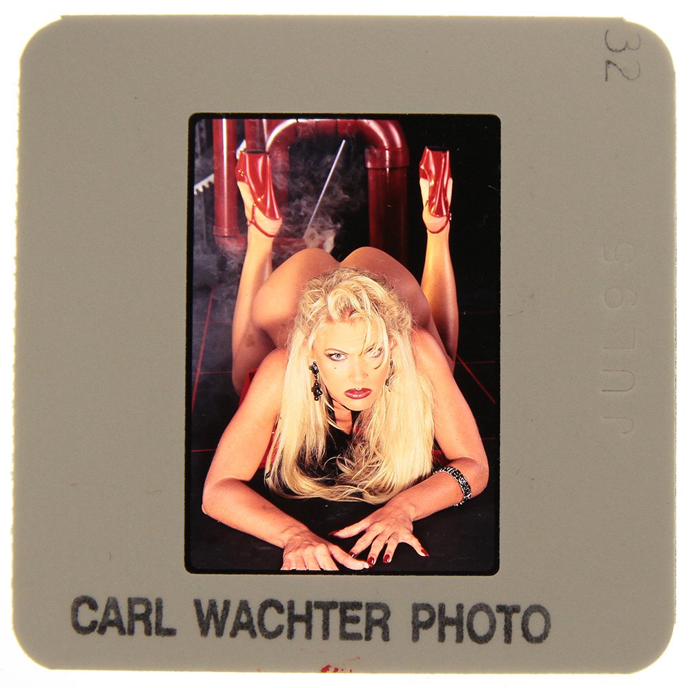 Original 35mm Lisa Gayle 1995 By Carl Wachter: Original nude, erotic, 35mm slide features Lisa Gayle taken Carl Wachter in 1995. Print and/or markings on the slide mount are original.