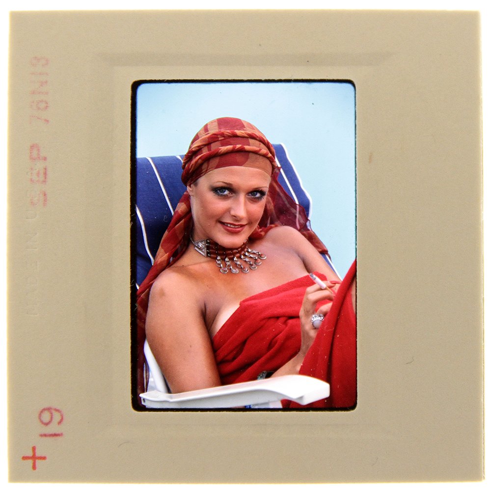 Original 35mm Jane Hargrave 1976 By Bob Guccione: Original nude, erotic, 35mm slide features Jane Hargrave taken by Bob Guccione in 1976. Print and/or markings on the slide mount are original.