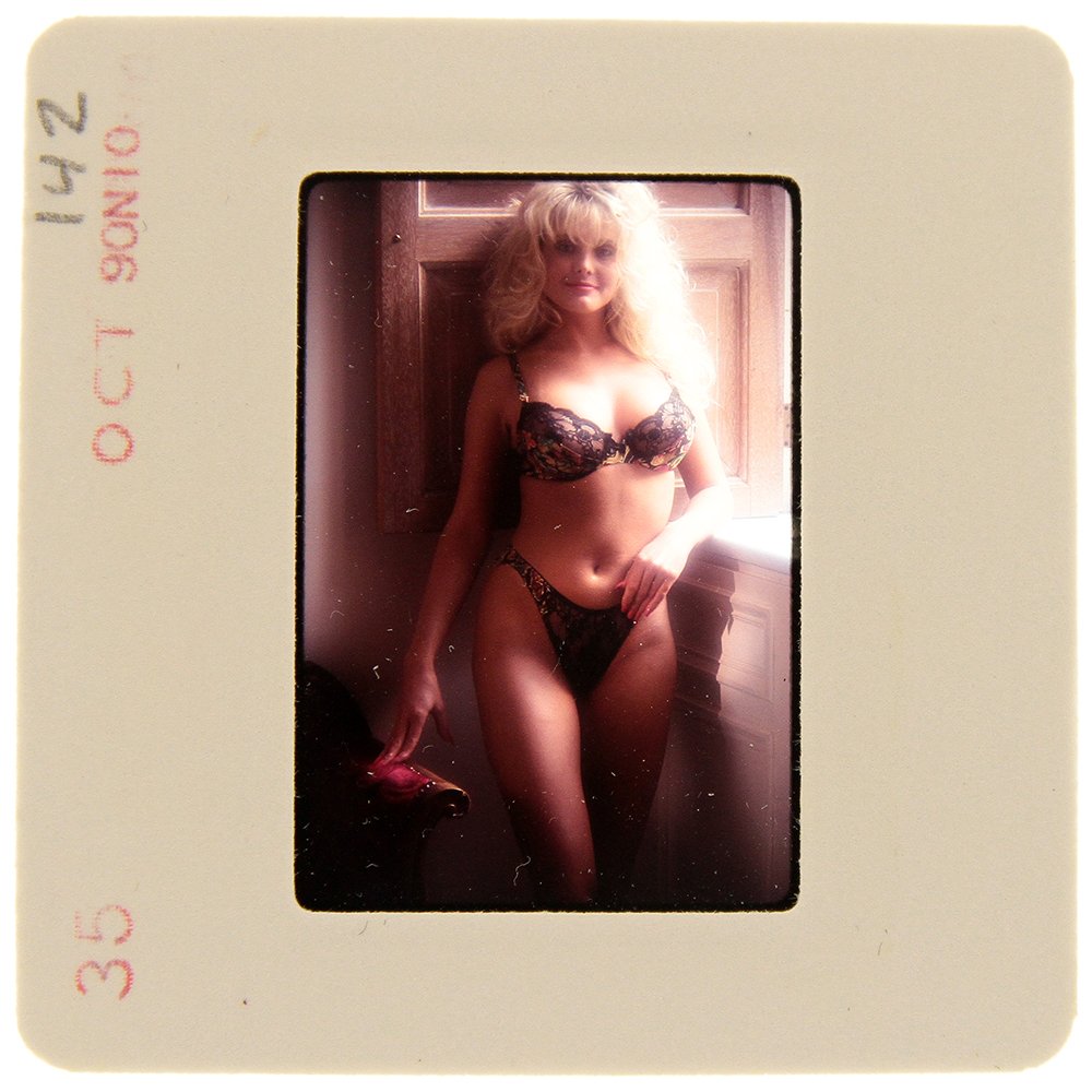 Original 35mm Simone Brigitte 1991 By Bob Guccione: Original nude, erotic, 35mm slide features Simone Brigitte taken by Bob Guccione in 1991. Print and/or markings on the slide mount are original.