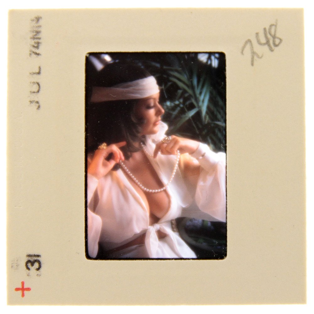 Original 35mm Avril Lund 1974 By Bob Guccione: Original nude, erotic, 35mm slide features Avril Lund taken by Bob Guccione in 1974. Print and/or markings on the slide mount are original.