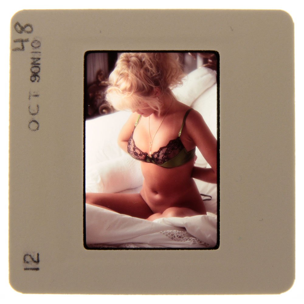 Original 35mm Simone Brigitte 1991 By Bob Guccione: Original nude, erotic, 35mm slide features Simone Brigitte taken by Bob Guccione in 1991. Print and/or markings on the slide mount are original.
