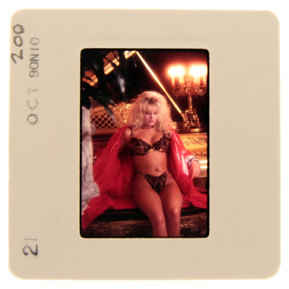 Original 35mm Simone Brigitte 1991 By Bob Guccione: Original nude, erotic, 35mm slide features Simone Brigitte taken by Bob Guccione in 1991. Print and/or markings on the slide mount are original.