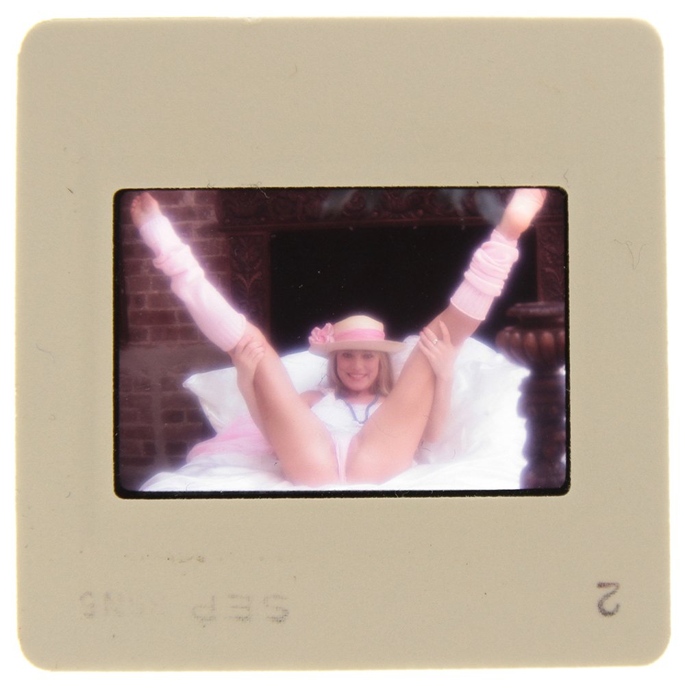 Original 35mm Janice Martin 1985 By Bob Guccione: Original nude, erotic, 35mm slide features Janice Martin taken by Bob Guccione in 1985. Print and/or markings on the slide mount are original.