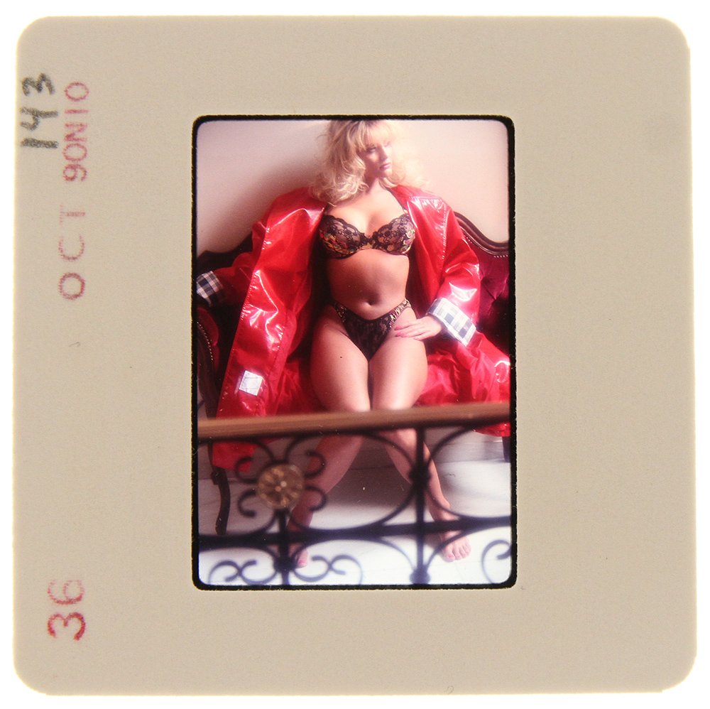Original 35mm Simone Brigitte 1991 By Bob Guccione: Original nude, erotic, 35mm slide features Simone Brigitte taken by Bob Guccione in 1991. Print and/or markings on the slide mount are original.