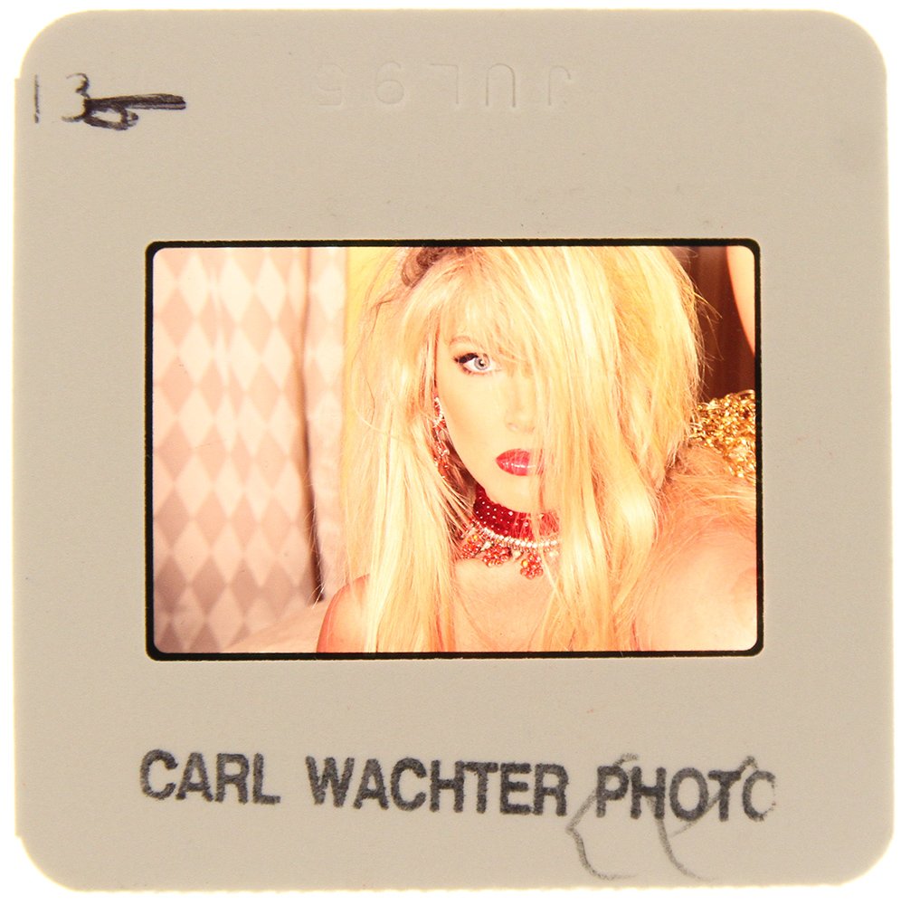 Original 35mm Lisa Gayle 1995 By Carl Wachter: Original nude, erotic, 35mm slide features Lisa Gayle taken Carl Wachter in 1995. Print and/or markings on the slide mount are original.