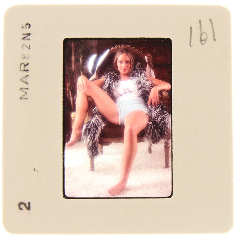 Original 35mm Lari Jones 1982 By Bob Guccione: Original nude, erotic, 35mm slide features Lari Jones taken by Bob Guccione in 1982. Print and/or markings on the slide mount are original. 