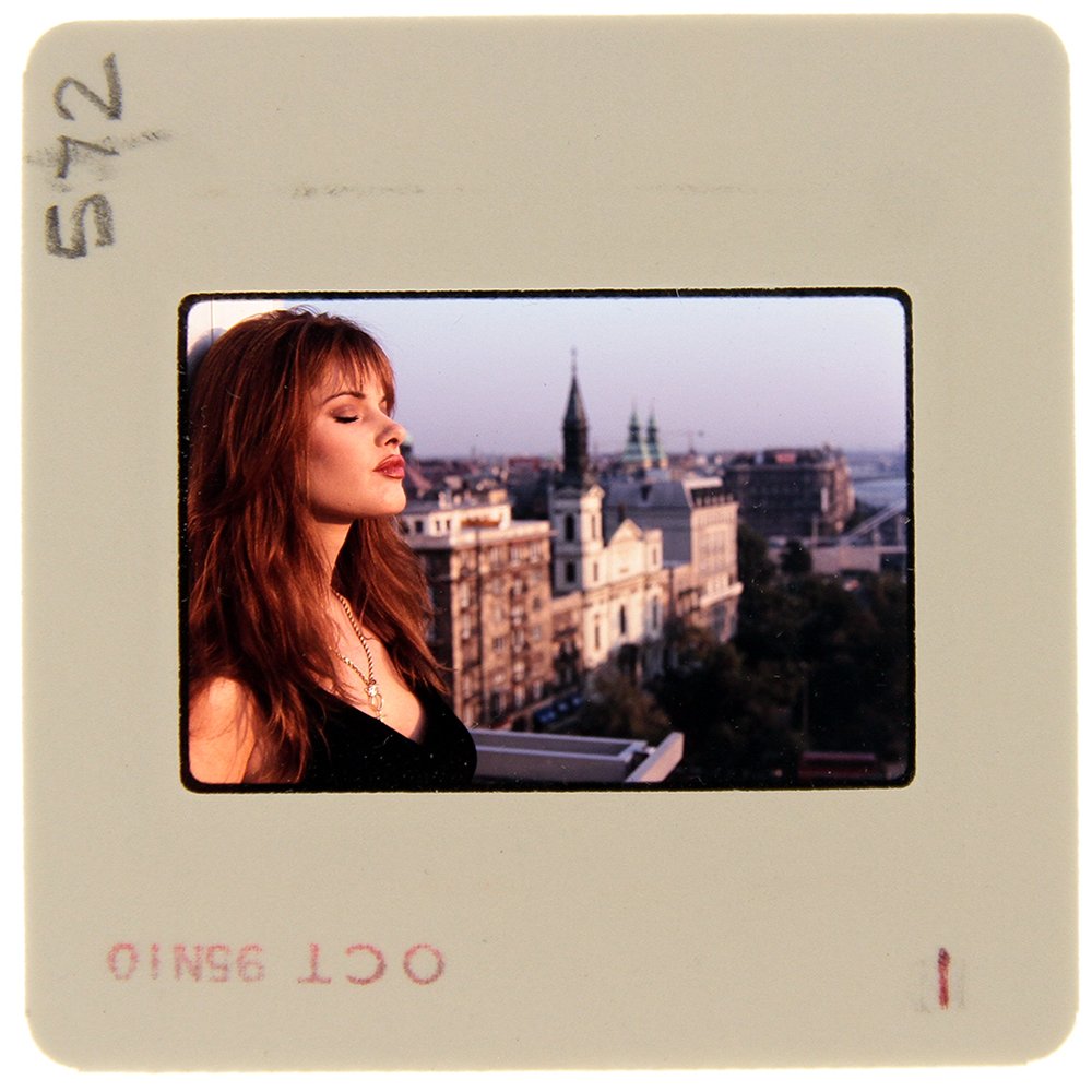 Original 35mm Andi Sue Irwin 1995 By Bob Guccione: Original nude, erotic, 35mm slide features Andi Sue Irwin taken by Bob Guccione in 1995. Print and/or markings on the slide mount are original. Print and/or markings on the slide mount are original.