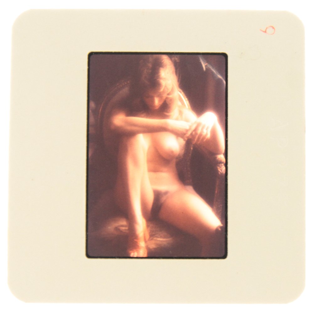 Original 35mm Susan Waide 1975 By Bob Guccione: Original nude, erotic, 35mm slide features Suzan Waide taken by Bob Guccione in 1975. Print and/or markings on the slide mount are original.