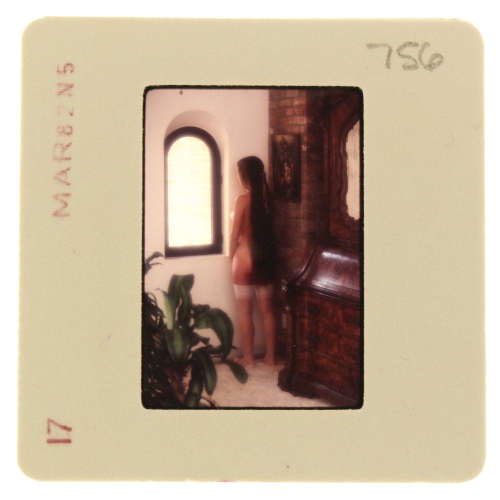 Original 35mm Lari Jones 1982 By Bob Guccione: Original nude, erotic, 35mm slide features Lari Jones taken by Bob Guccione in 1982. Print and/or markings on the slide mount are original. 