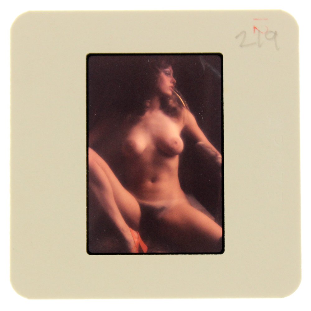 Original 35mm Susan Waide 1975 By Bob Guccione: Original nude, erotic, 35mm slide features Suzan Waide taken by Bob Guccione in 1975. Print and/or markings on the slide mount are original.