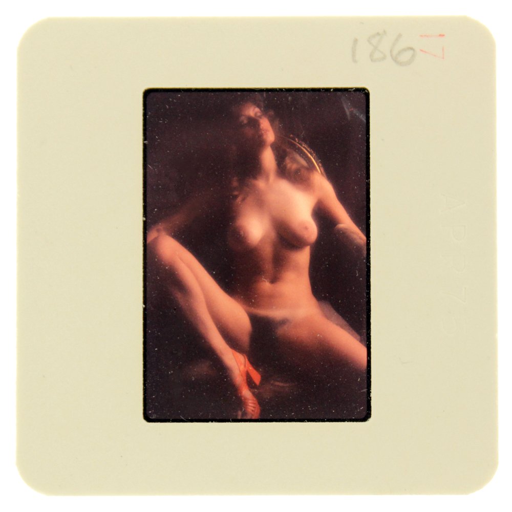 Original 35mm Susan Waide 1975 By Bob Guccione: Original nude, erotic, 35mm slide features Suzan Waide taken by Bob Guccione in 1975. Print and/or markings on the slide mount are original.