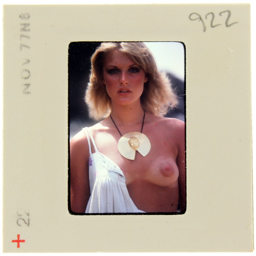 Original 35mm Jane Hargrave 1977 By Bob Guccione: Original nude, erotic, 35mm slide features Jane Hargrave taken by Bob Guccione in 1977. Print and/or markings on the slide mount are original.