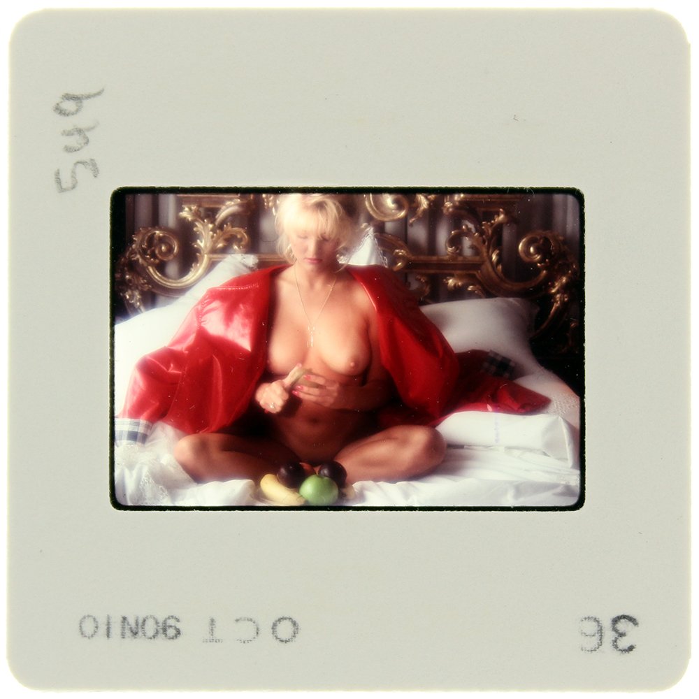 Original 35mm Simone Brigitte 1991 By Bob Guccione: Original nude, erotic, 35mm slide features Simone Brigitte taken by Bob Guccione in 1991. Print and/or markings on the slide mount are original.