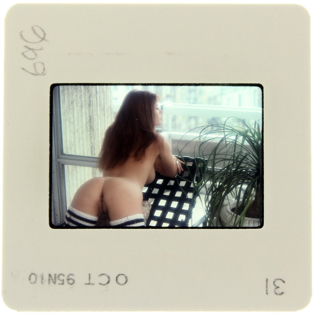 Original 35mm Andi Sue Irwin 1995 By Bob Guccione: Original nude, erotic, 35mm slide features Andi Sue Irwin taken by Bob Guccione in 1995. Print and/or markings on the slide mount are original. Print and/or markings on the slide mount are original.