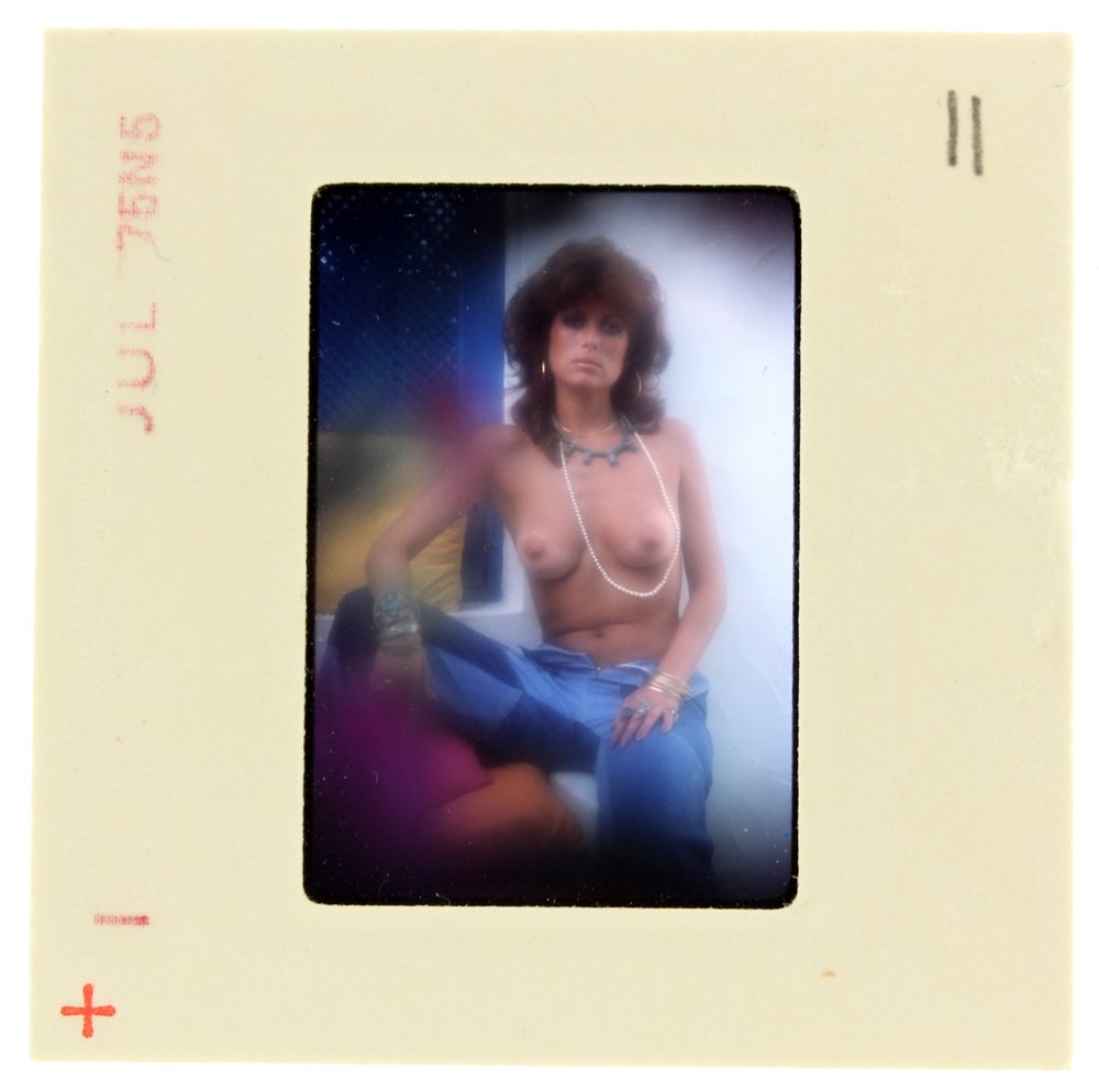 Bonnie Dee 1975 35mm By Bob Guccione: Original nude, erotic, 35mm slide features Bonnie Dee Wilson taken by Bob Guccione in 1975. Print and/or markings on the slide mount are original.