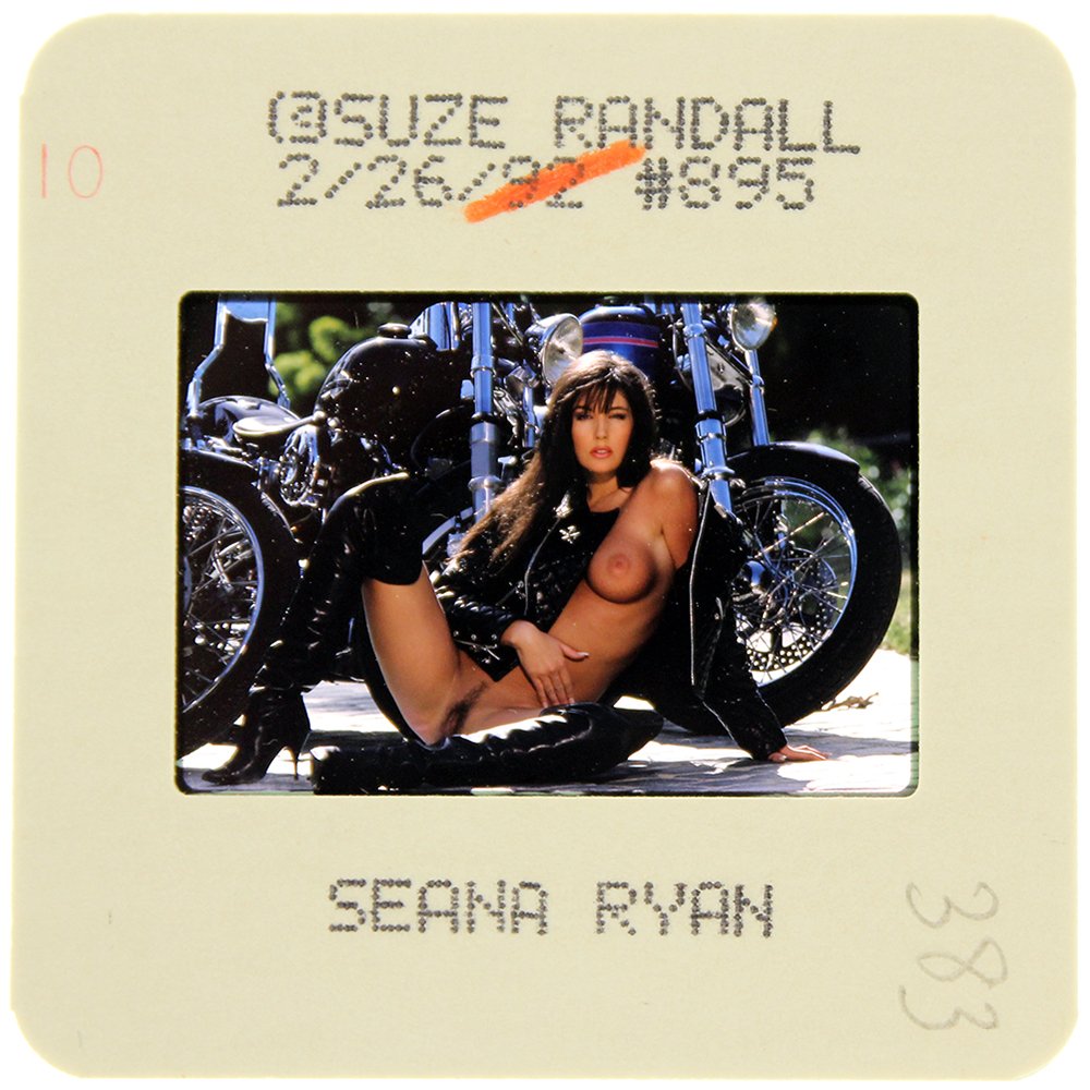 Seana Ryan 1992 35mm By Suze Randall: Original nude, erotic, 35mm slide features Seana Ryan taken by Suze Randall in 1992. Print and/or markings on the slide mount are original.