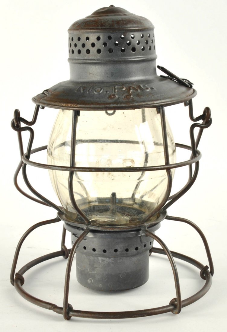 MoPac Handlan Lantern w/ Cast Globe (1 of 4)