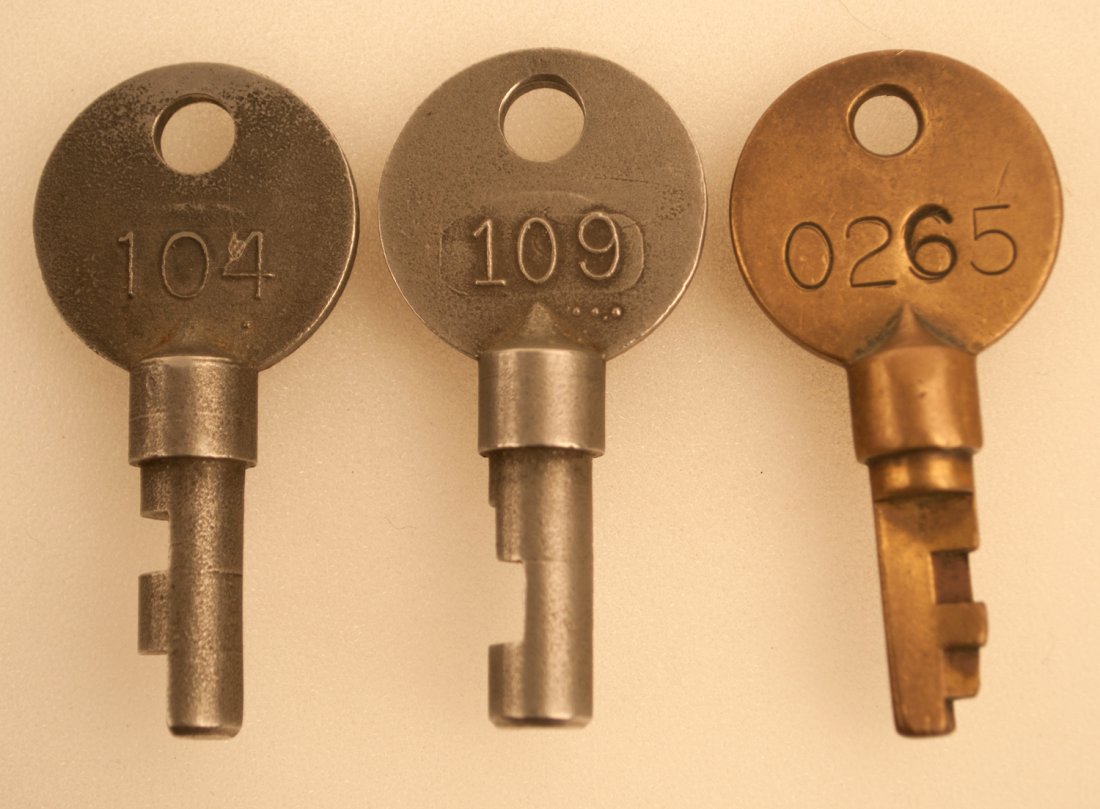 Group of 3 S&G Keys - 104, 109, 0265 (1 of 2)