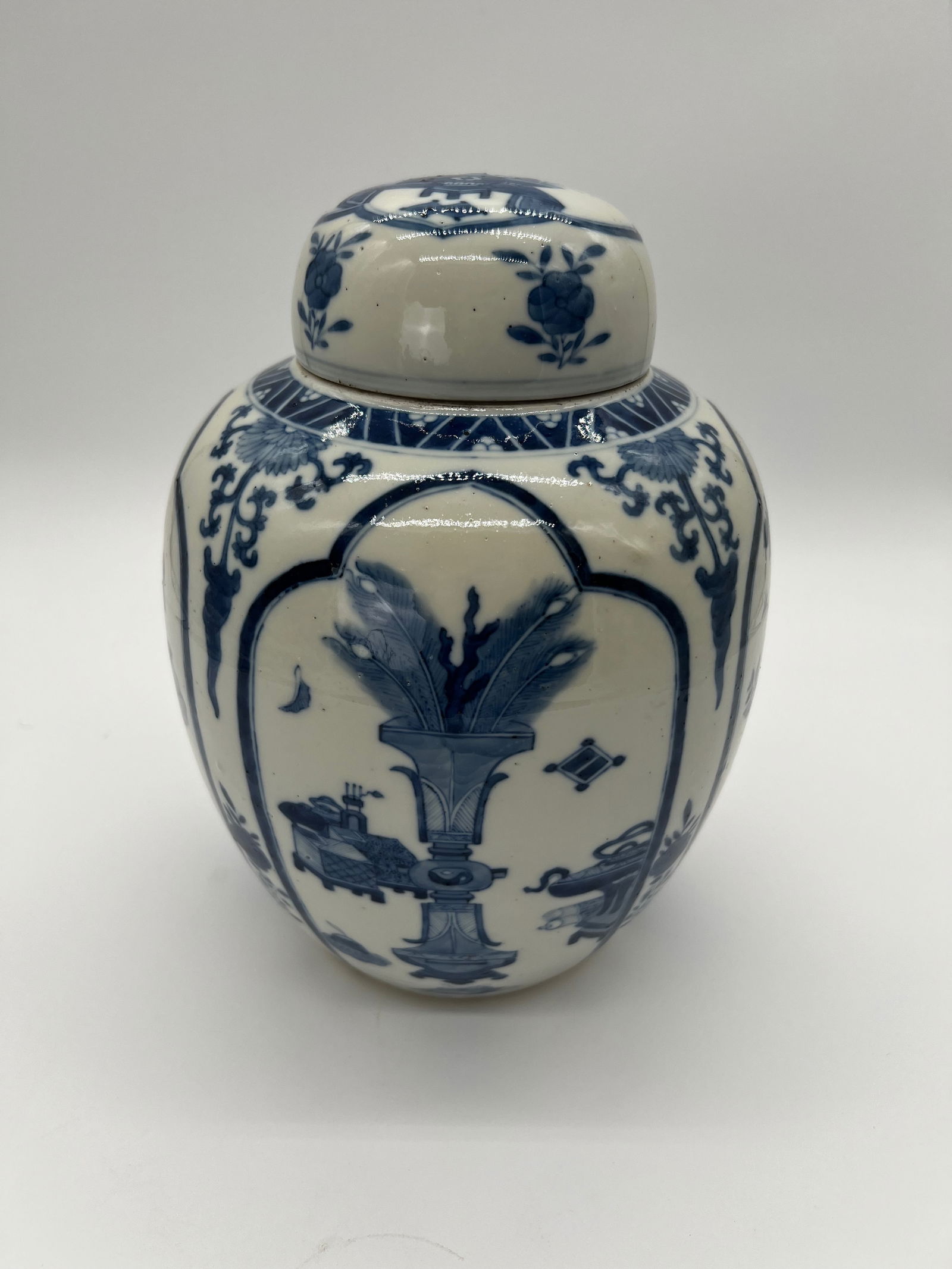 A Chinese porcelain blue and white jar with KangXi SIX-CHARACTER (1 of 9)