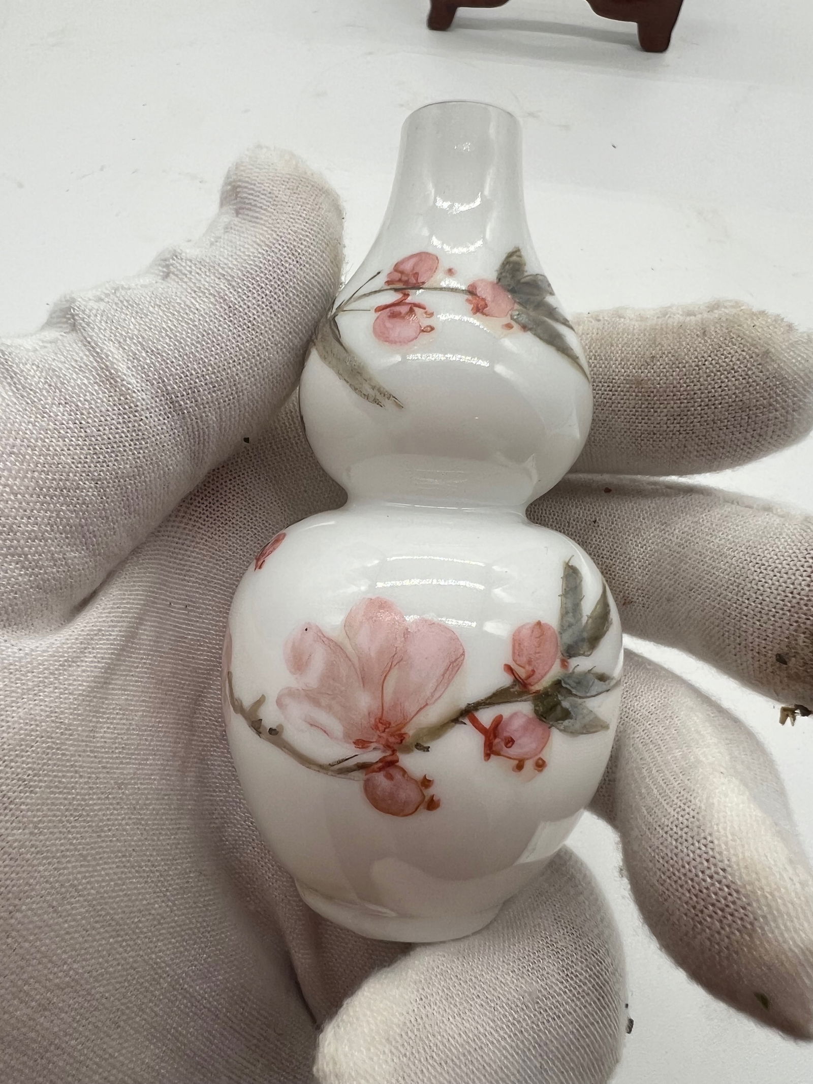 A Chinese egg shell famille rose porcelain gourd vase (1 of 8)