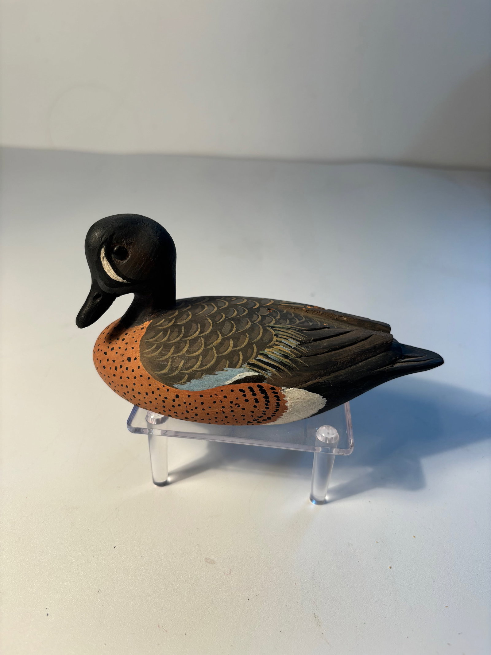 Tom Hunter carved wooden"Blue-Winged Teal" male decoy signed: A vintage hand-carved wooden "Blue-Winged Teal", created by Tom Hunter of Flesherton, Ontario, Canada. The artist’s signature and the bird’s description are prominently marked on the bottom. Tom H