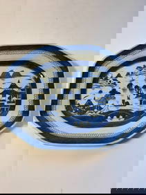 A large Chinese blue and white porcelain charger (1 of 7)
