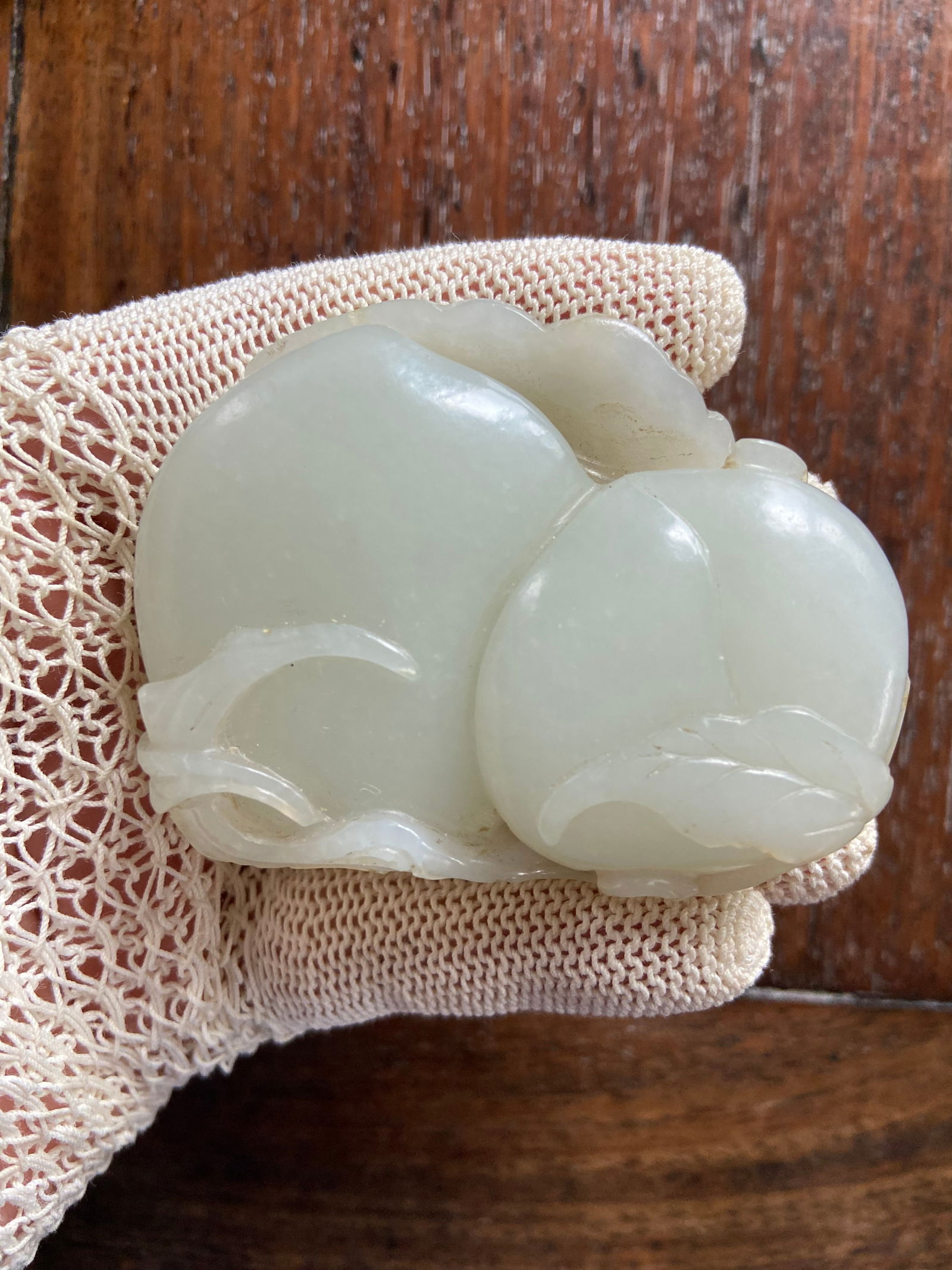A Chinese white nephrite jade carving of two peaches (1 of 15)