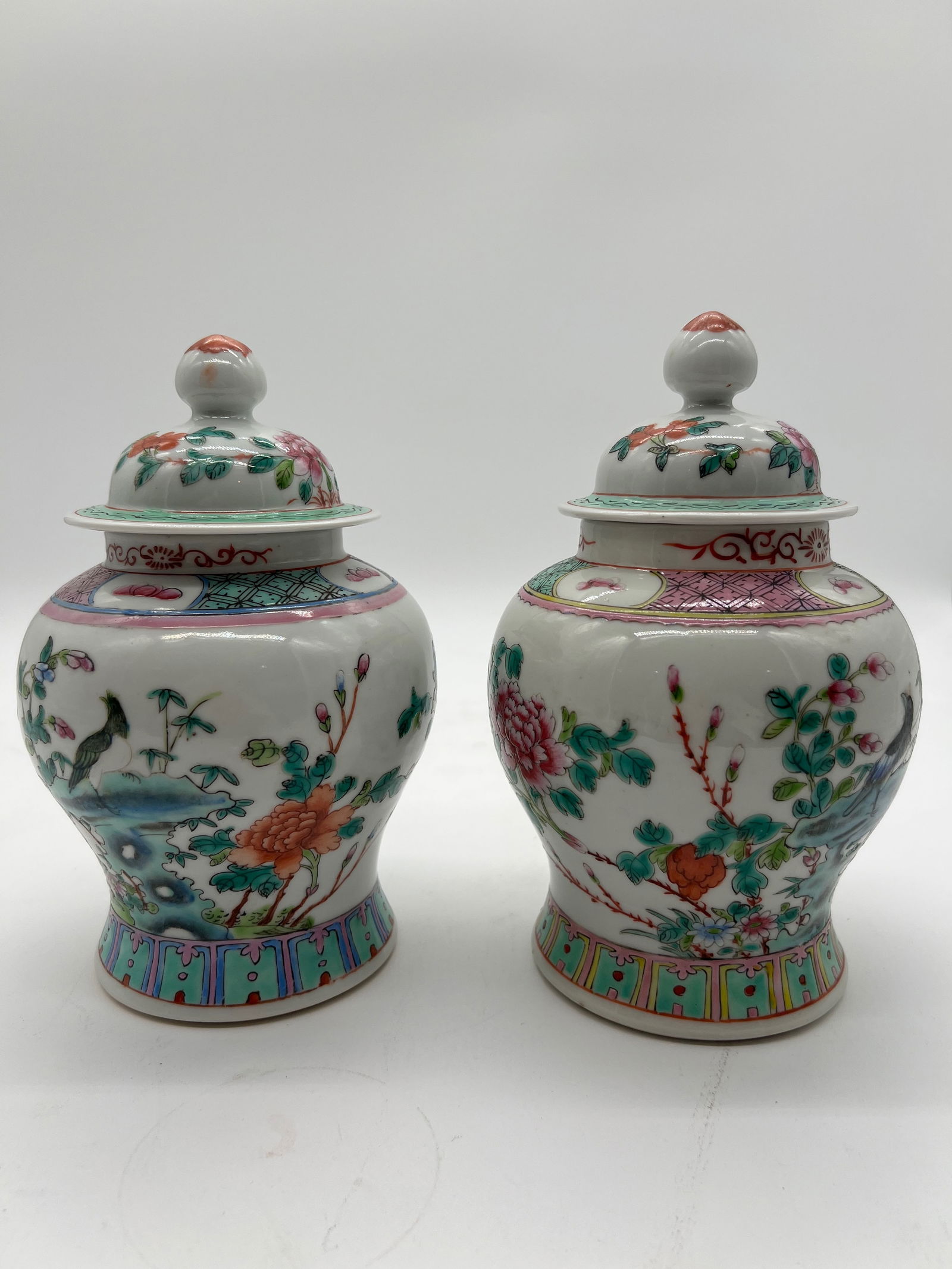 A pair of Chinese Famille rose porcelain jars (1 of 12)