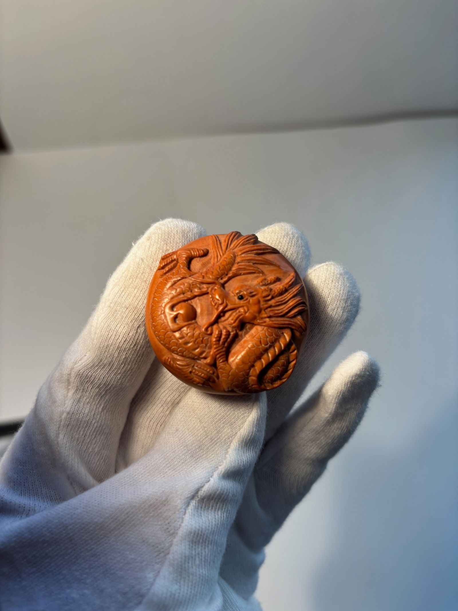 A Japanese boxwood carved dragon netsuke (1 of 6)