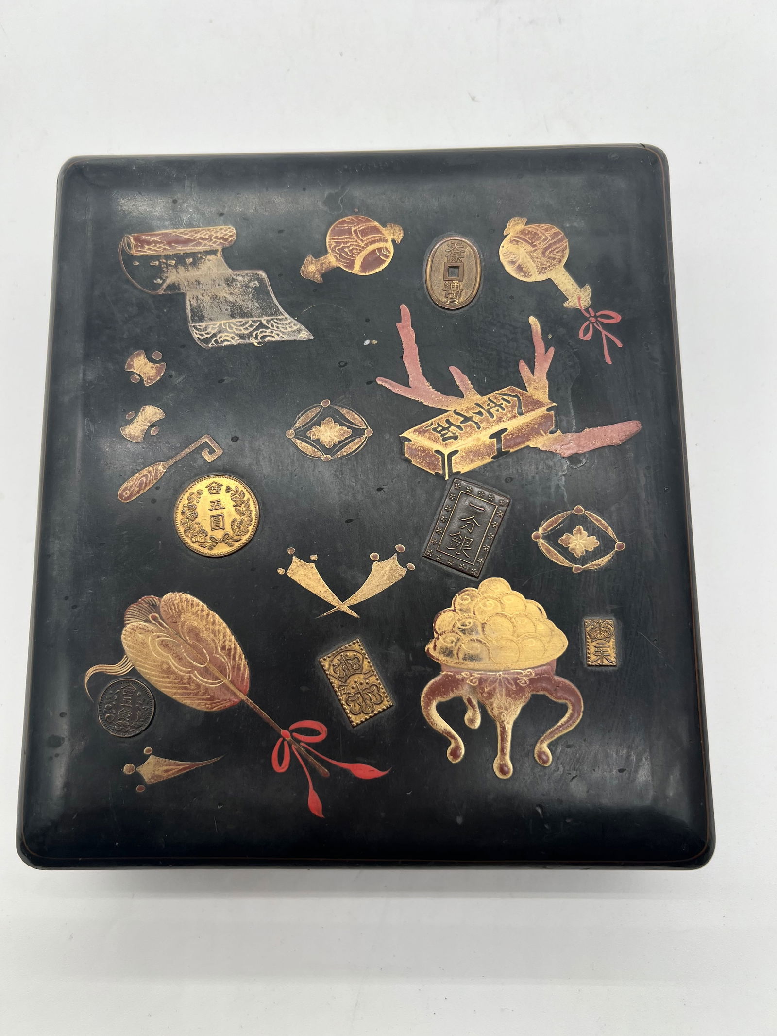 A Japanese maki-e blank lacquer hinged lid box inlaid coins (1 of 11)