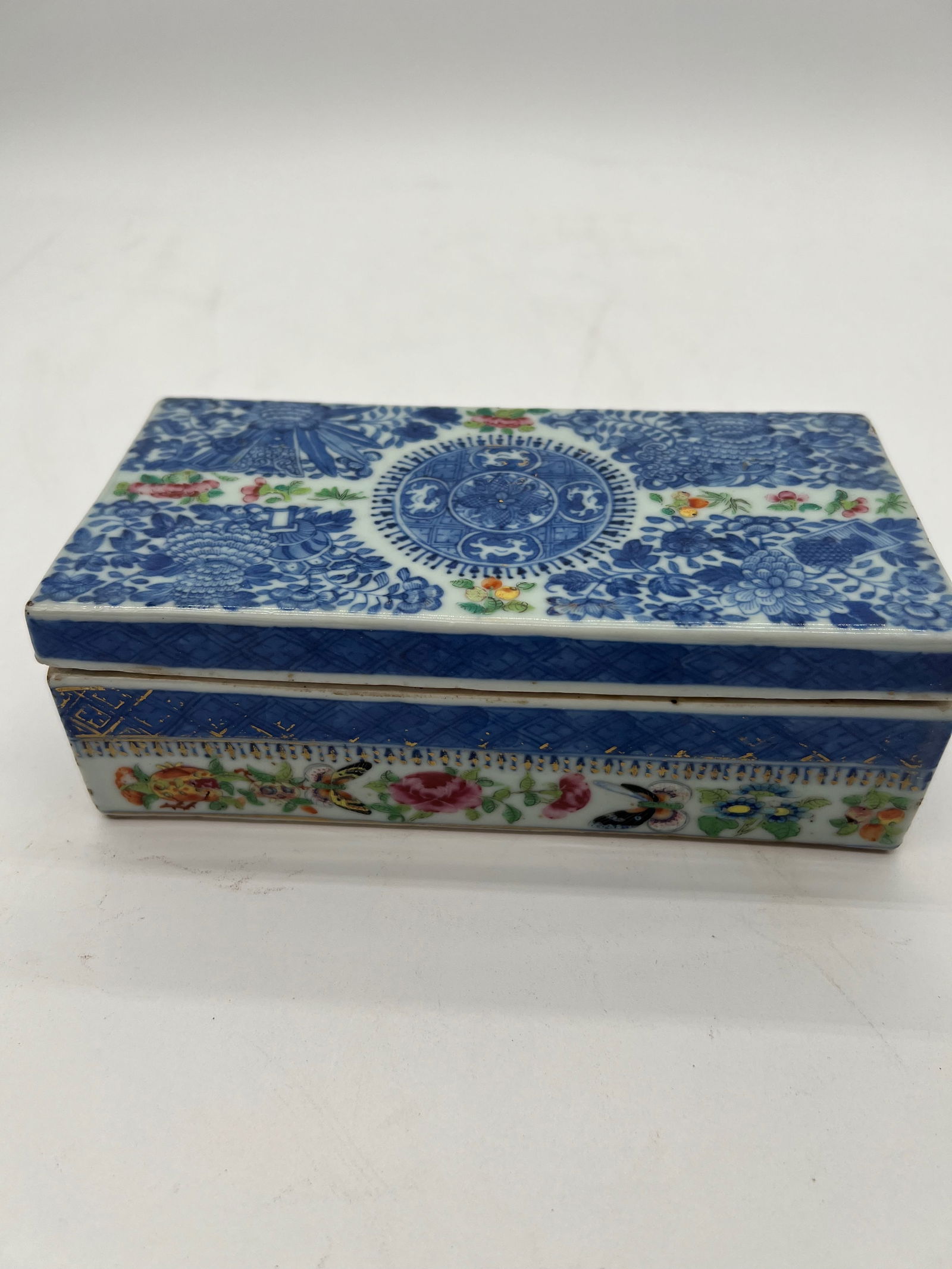 A Chinese blue and white with famille rose porcelain storage box (1 of 9)