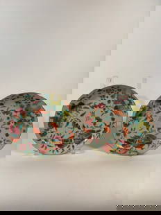Pair of Chinese famille rose porcelain dishes with "CHENGHUA" mark: Qing dynasty(1644-1912);The plates feature auspicious motifs — pomegranates, phoenixes, bats, and flowers, symbolizing fertility, blessings, and prosperity.Central character “Shou&rdquo; for longe