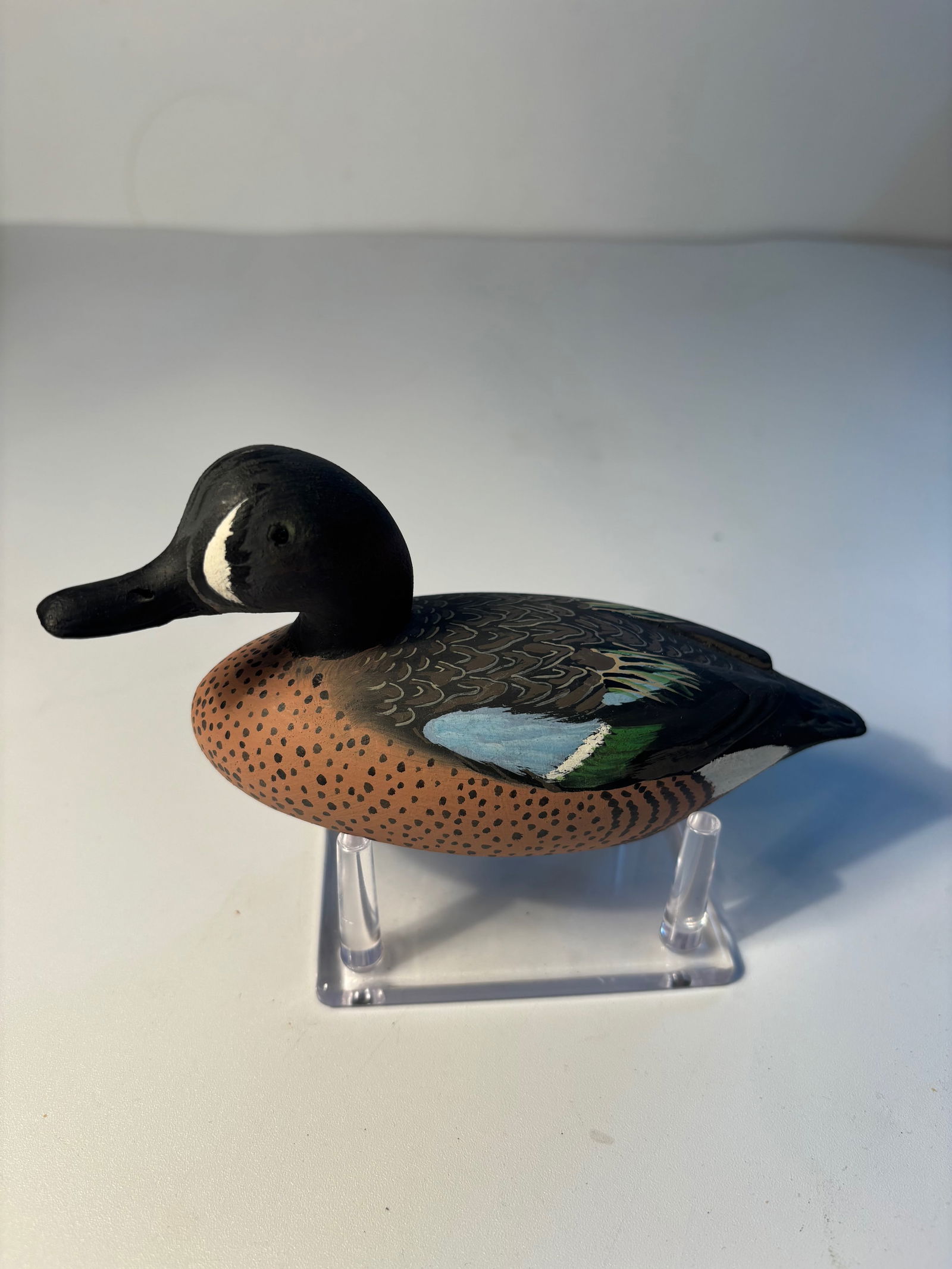 Tom Hunter carved wooden"Blue-Winged Teal" decoy signed (1 of 6)