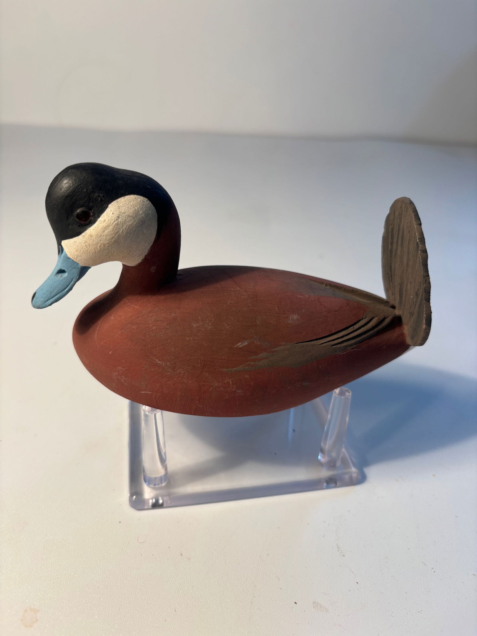 Tom Hunter carved wooden "Ruddy Duck" male decoy signed (1 of 5)