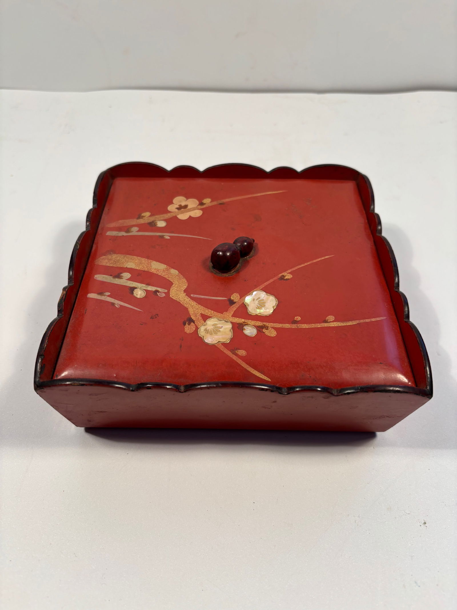 A Japanese red lacquer box with gourd lid top (1 of 11)