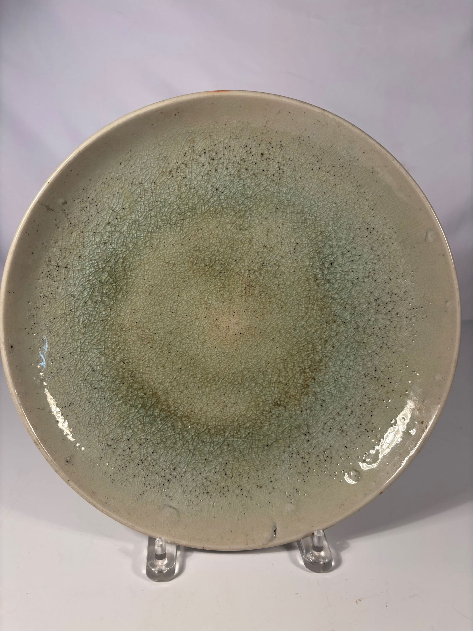 A Chinese celadon glazed plate (1 of 12)