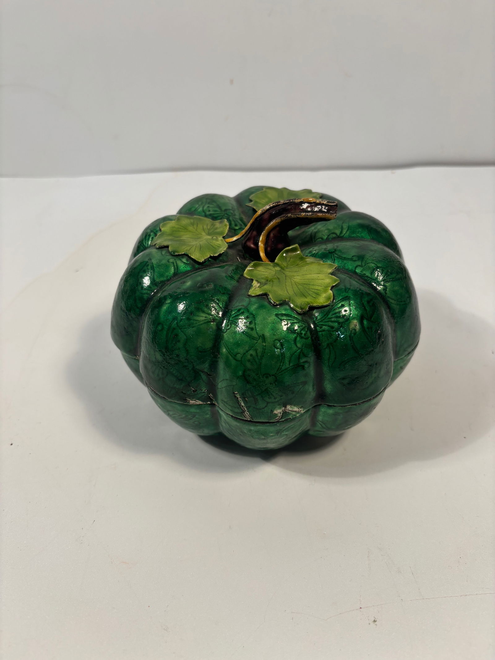 A Chinese green melon shaped enamel box with lid (1 of 11)