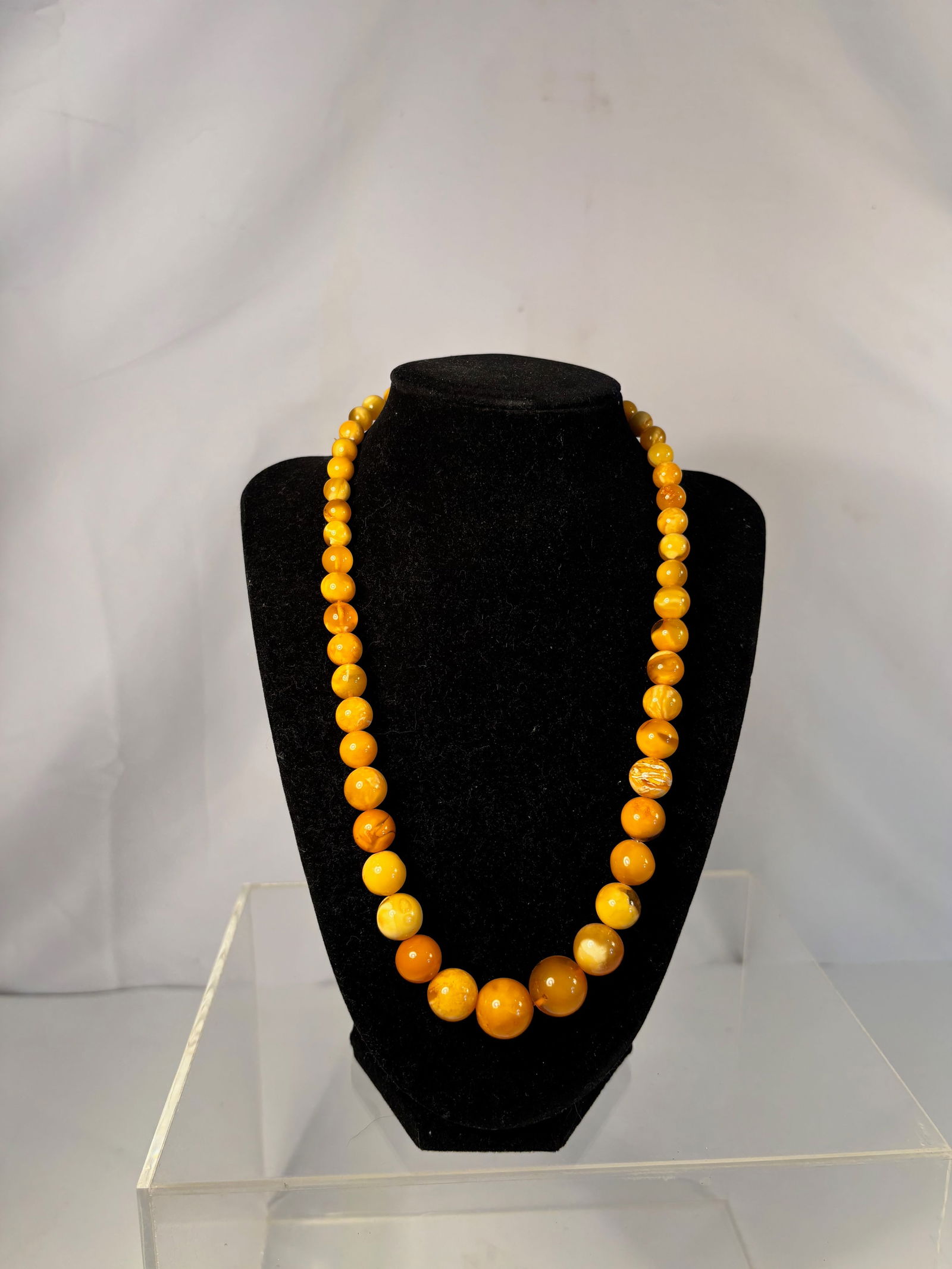 A Graduated Baltic Butterscotch Amber Bead Necklace, 20 inches,  32g (1 of 6)