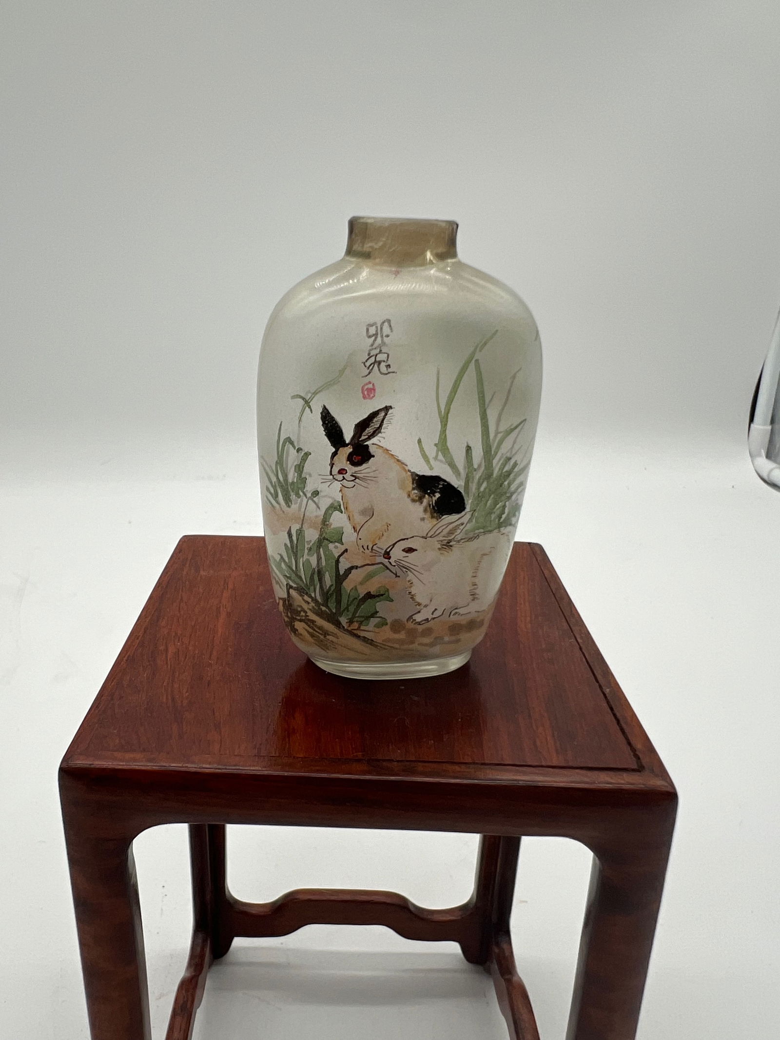 A Chinese inside-painted glass snuff bottle (1 of 6)
