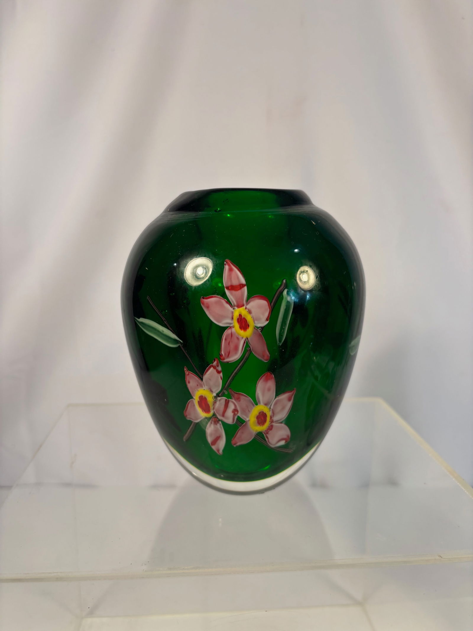 Murano Emerald Green Art Glass Vase with Hand-Enameled Pink Flowers, c. 1950–1970 (1 of 16)