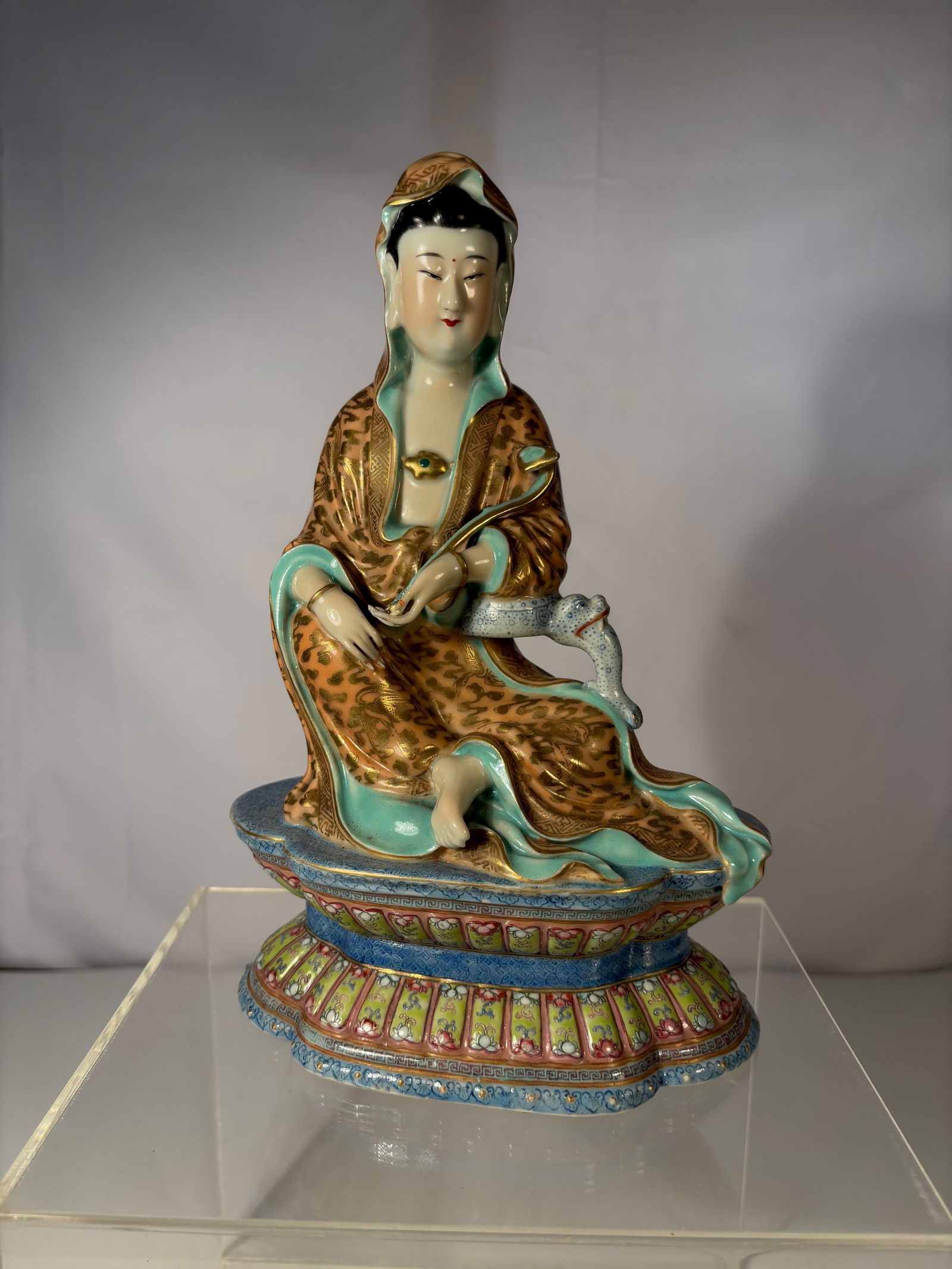 An enamelled Chinese famille rose porcelain figure of Guanyin marked "ZENG LONRSHENG" (1 of 20)
