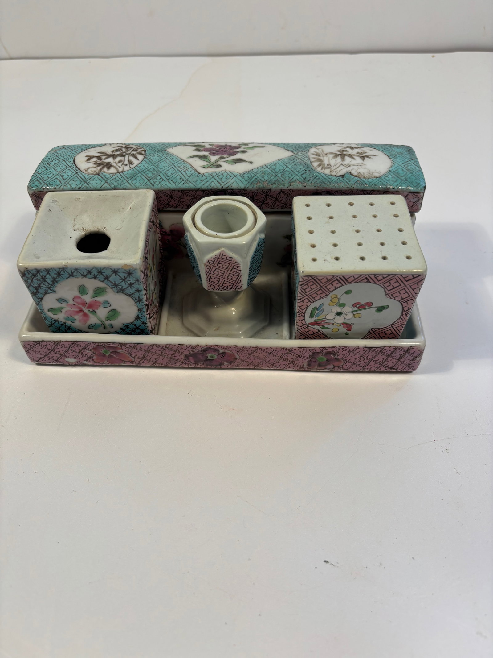 Rare Chinese porcelain inkstand (1 of 14)