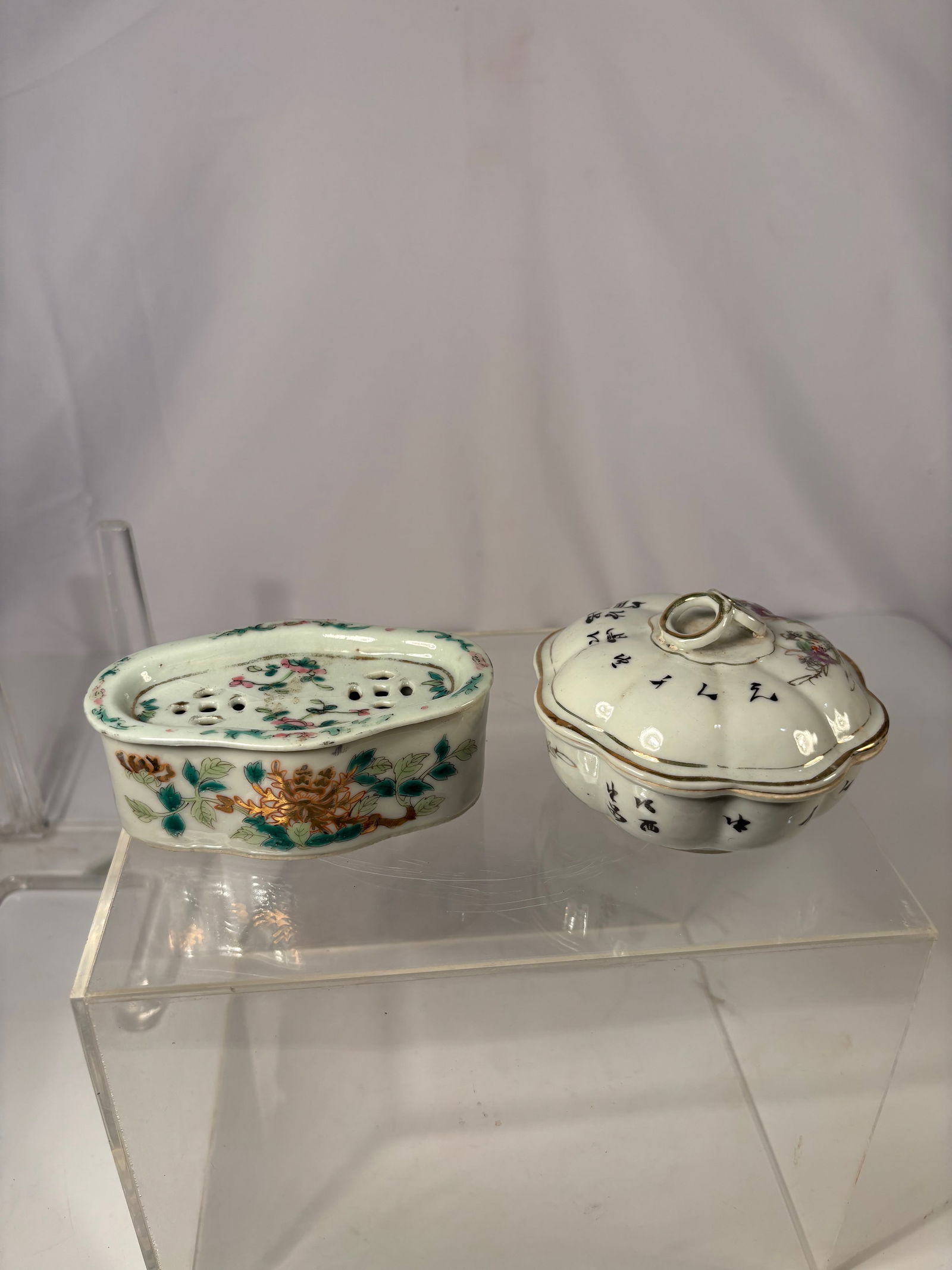 A Group of Two Chinese famille rose Porcelain pieces (1 of 14)