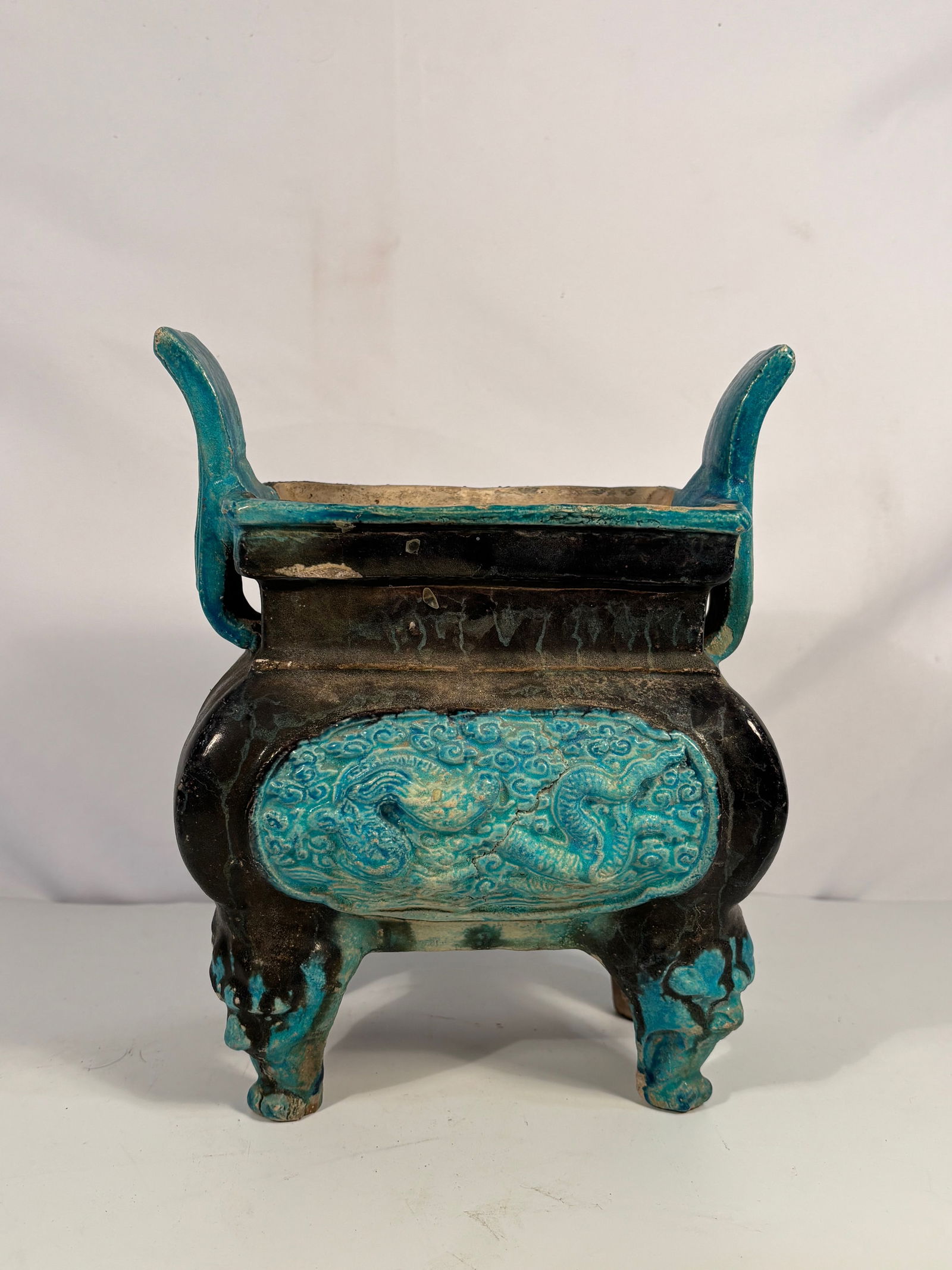 A Turquoise-Glazed Archaistic Tripod Censer (Fang Ding) ,Ming Dynasty(1368-1644) (1 of 8)