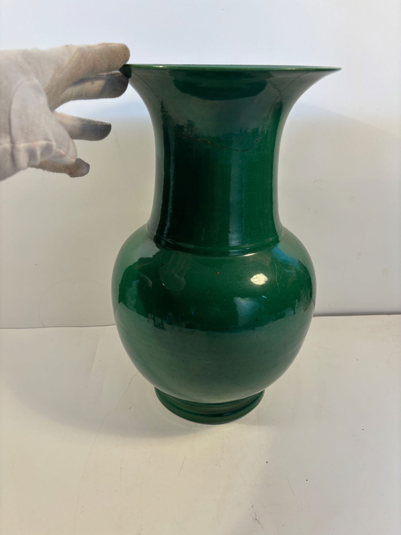 A Chinese emerald green monochrome glaze Gu form vase Qian Long PERIOD - 2