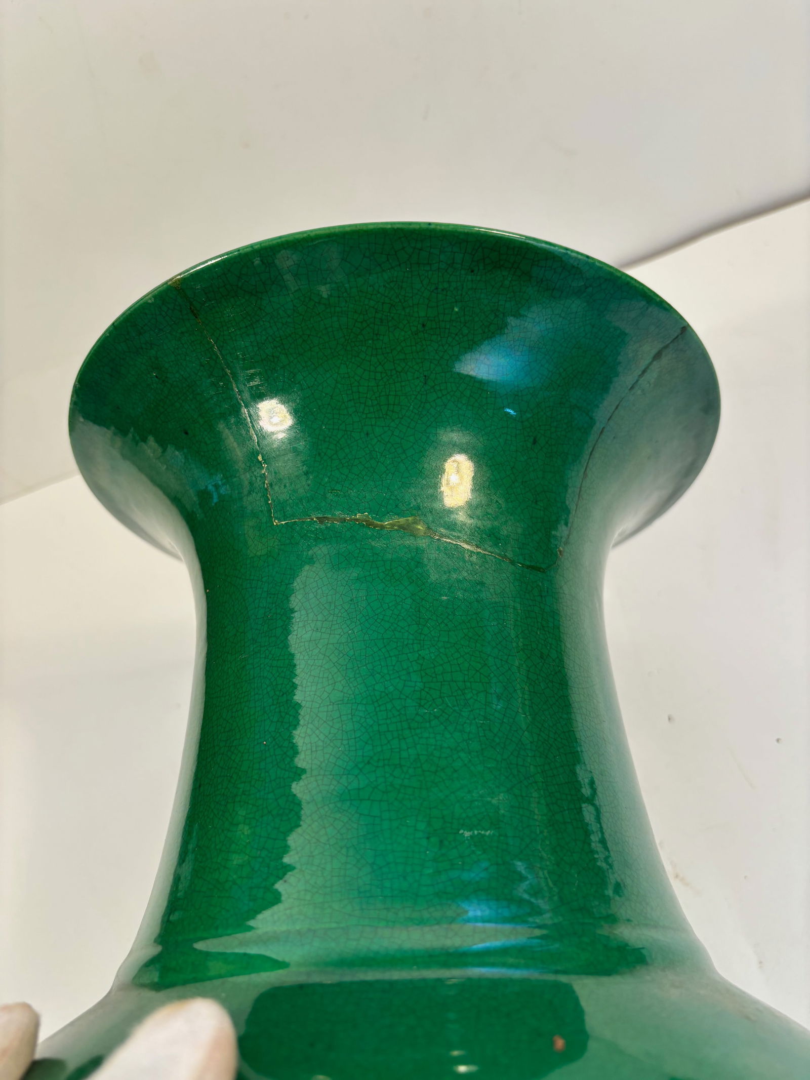 A Chinese emerald green monochrome glaze Gu form vase Qian Long PERIOD - 3