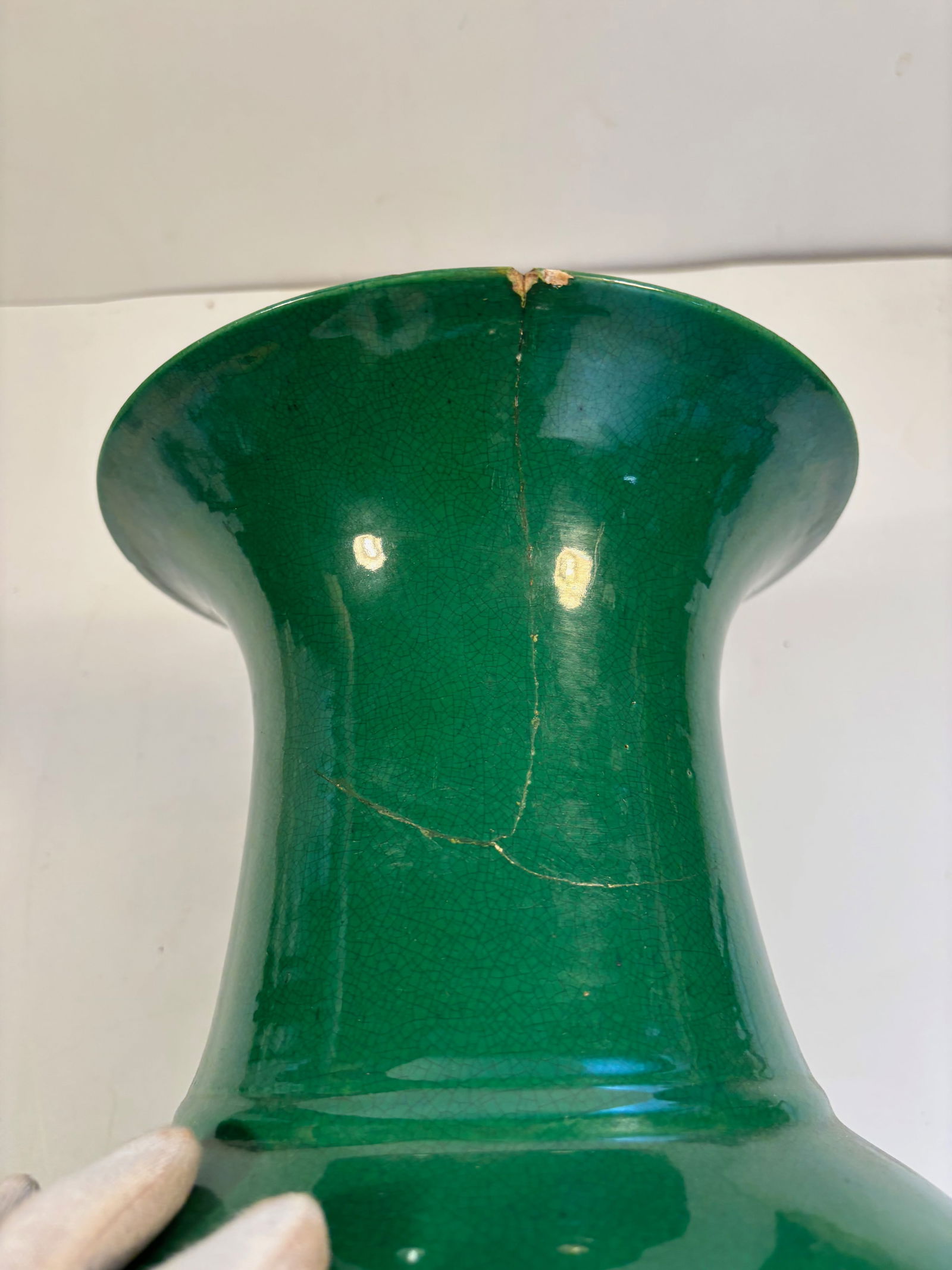 A Chinese emerald green monochrome glaze Gu form vase Qian Long PERIOD - 4