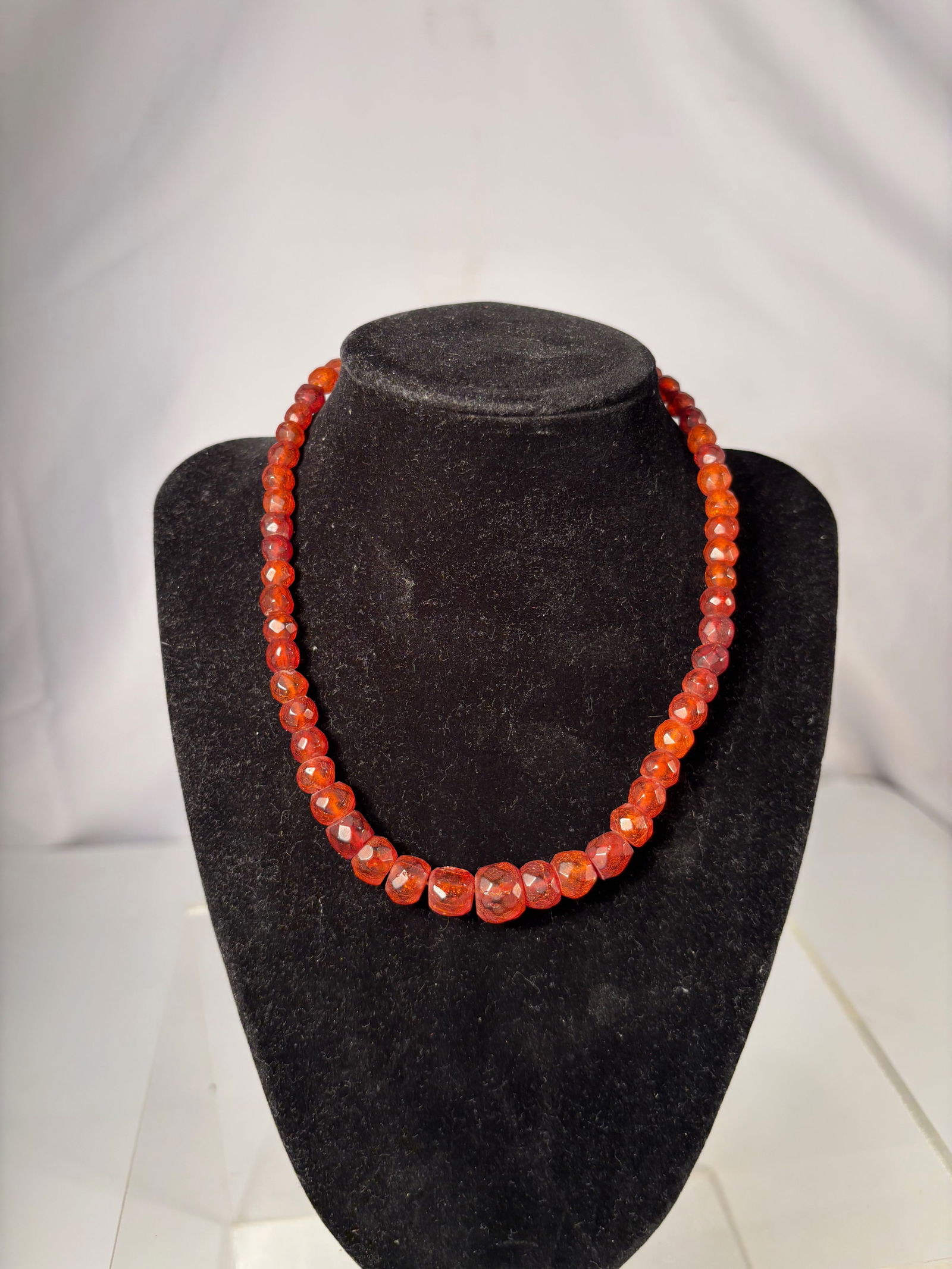 A Faceted Amber Bead Necklace (1 of 7)