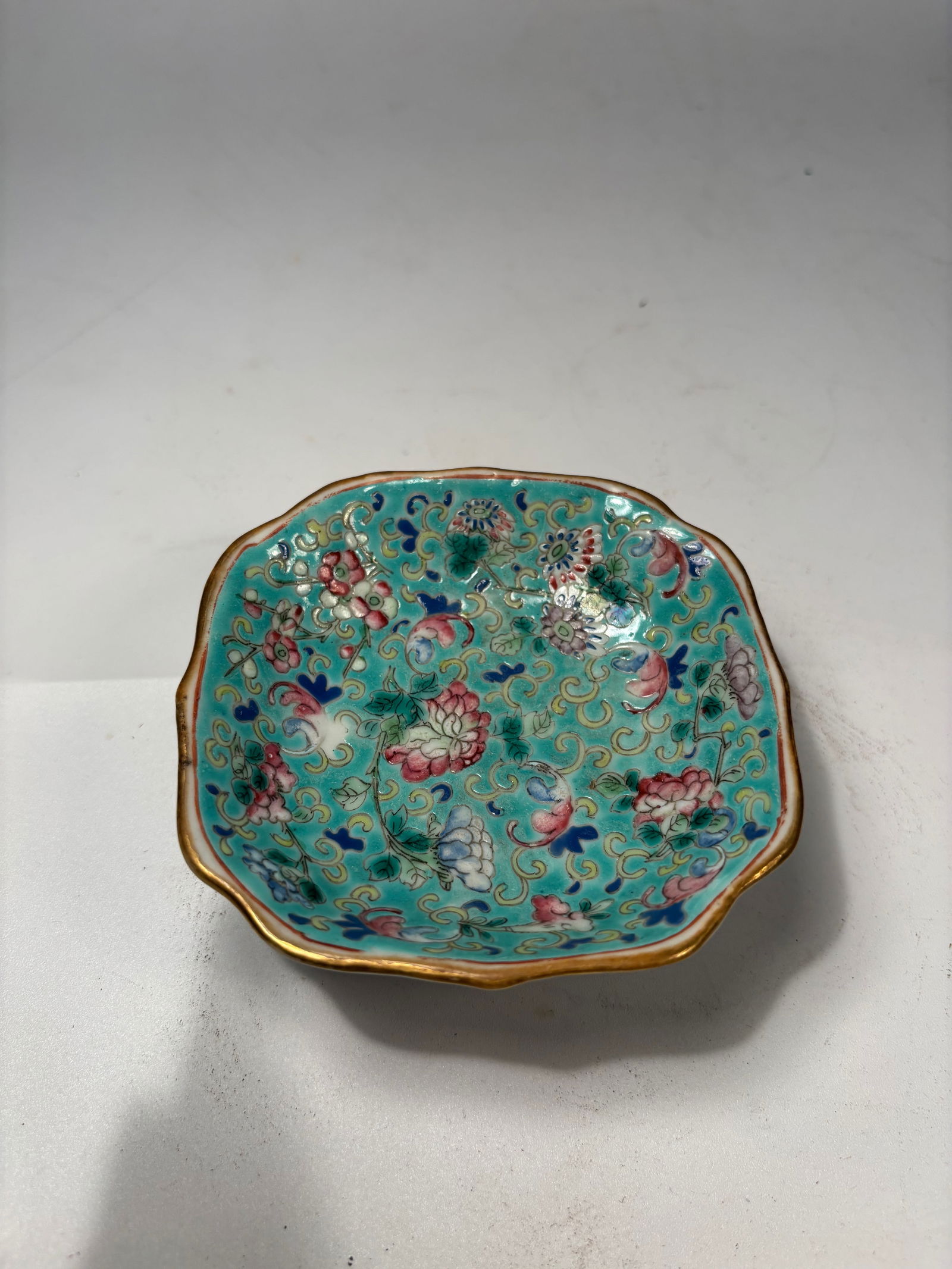 A Chinese famille rose porcelain footed dish with "TONGZHI" mark (1 of 12)