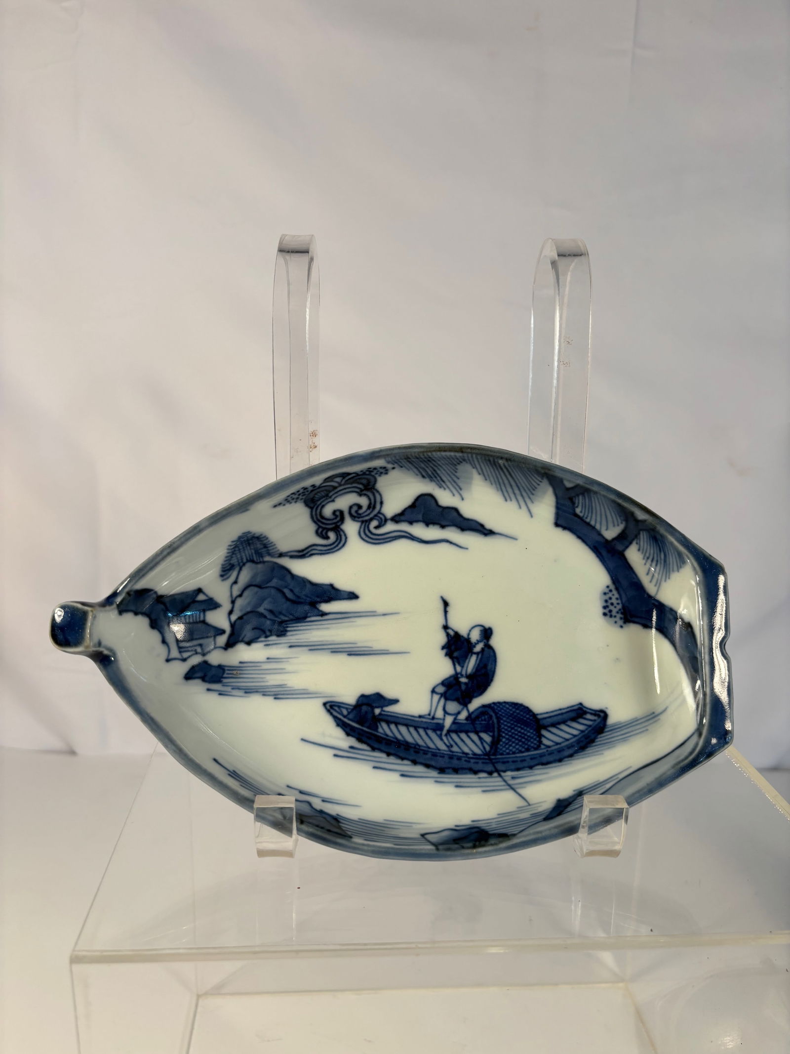 A Japanese Blue and White Boat-Shaped Porcelain Dish (1 of 13)